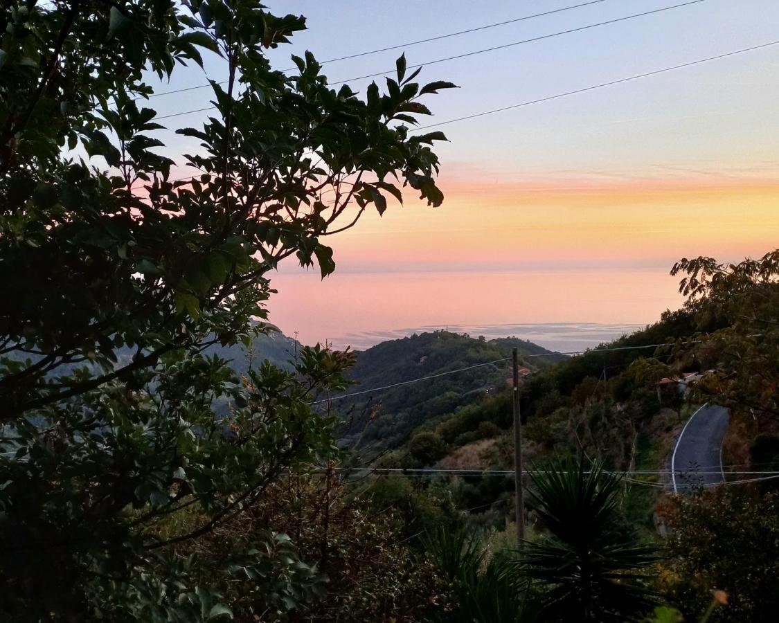 Cinque Terre & Portofino Lodge-Dependance Bracco โมเนเลีย ภายนอก รูปภาพ